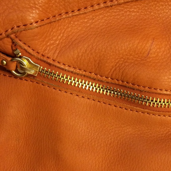 ✨SALE✨Linea Pelle Hobo Handbag - Picture 3 of 4